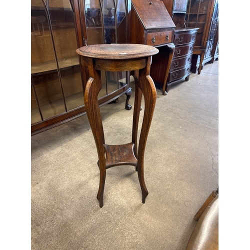 198 - An early 20th Century oak jardiniere stand