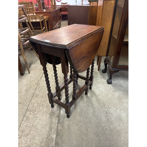 197 - A small oak barleytwist gateleg table