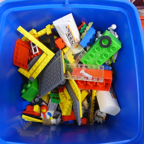 2036 - A large quantity of assorted Lego building bricks