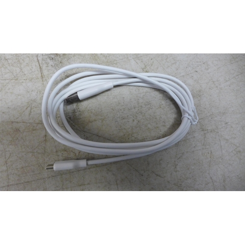 2043 - 35 Amazon Basics USB-C to USB-A 1.8m cables