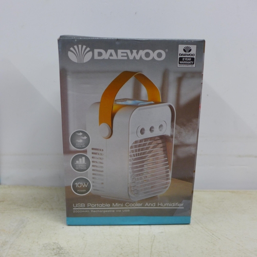 2045 - Three boxed portable Daewoo USB mini cooler and humidifiers