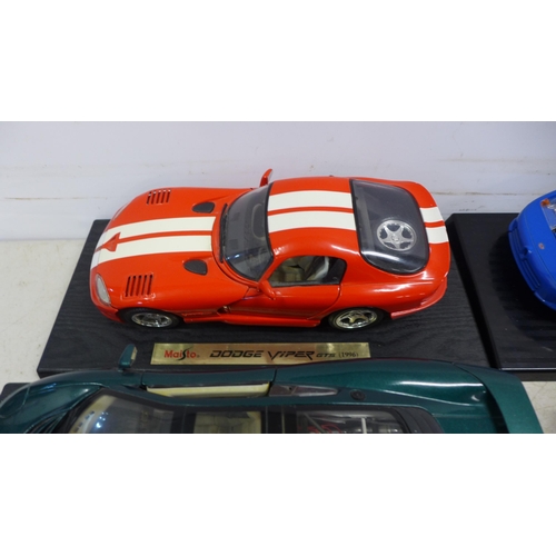 2048 - A collection of model cars - twelve in total including three F1 cars, three Maisto cars - (Jaguar XJ... 