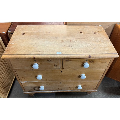 171 - A Victorian pine chest of drawers