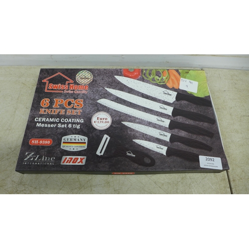 2092 - A Swiss home 6 piece knife set