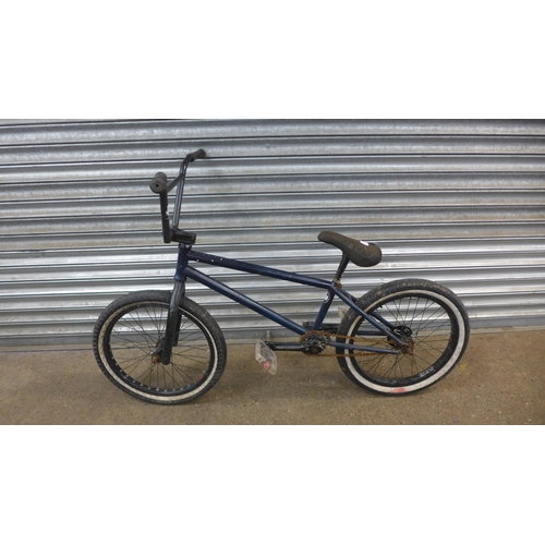 2152 - A blue United Social BMX bike