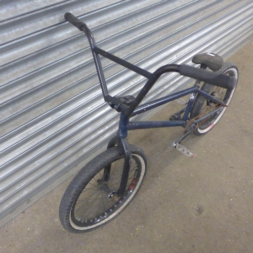 2152 - A blue United Social BMX bike