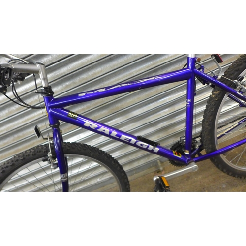 2153 - A Raleigh Max chrome alloy framed mountain bike