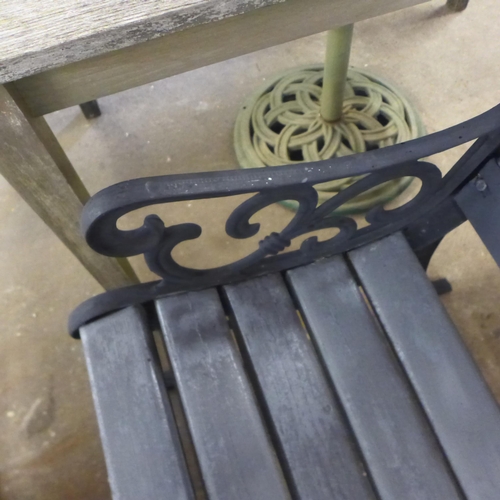 2157 - A 125cm wooden garden bench with cast iron bench ends