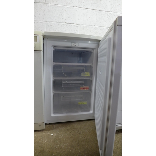 2139 - A Hoover under counter freezer