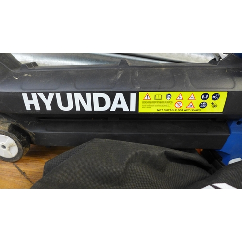 2171 - A Hyundai HYBV3000E 240v leaf blower/vacuum with collection bag