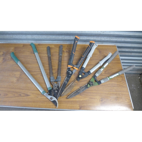 2178 - A quantity of gardening equipment including 5 pruning tools, post hole spade, Parkside fork and spad... 