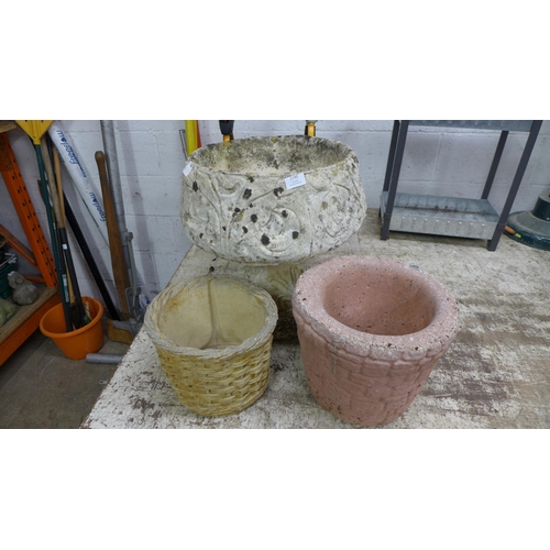 2190 - A concrete pedestal planter and two circular concrete planters