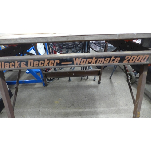 2224 - A Black and Decker Workmate 2000 XL folding work bench