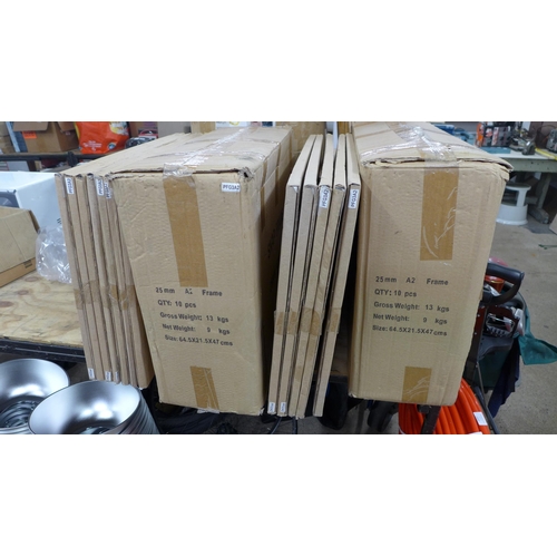 2236 - A quantity of 40 A2 25mm snap frames