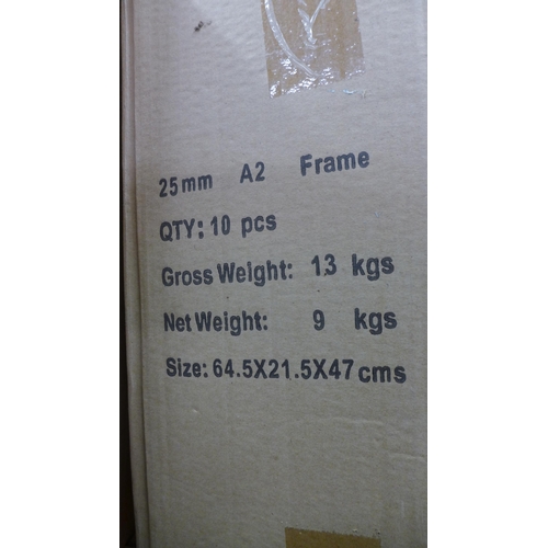 2236 - A quantity of 40 A2 25mm snap frames