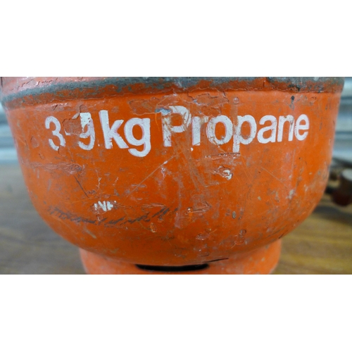 2246 - A small Calor Gas 3.9kg propane gas bottle - empty