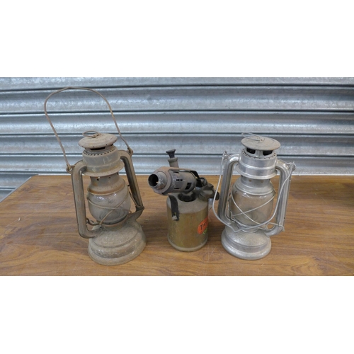 2265 - A vintage Eversure Fillacan, two hurricane lamps and a Trymax blow lamp