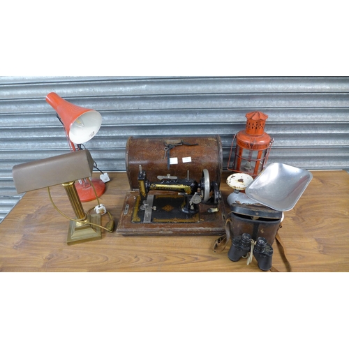 2291 - A quantity of vintage items including a W.J. Harris & Co Ltd Defiance sewing machine with wooden box... 