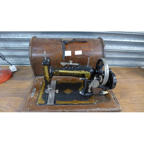 2291 - A quantity of vintage items including a W.J. Harris & Co Ltd Defiance sewing machine with wooden box... 