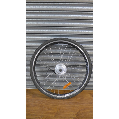 2304 - Two motorized bicycle wheels with tyres