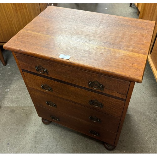 179 - A pair of small Edward VII oak chests of drawers