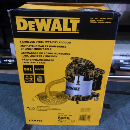 3013 - Dewalt 38L Wet / Dry Vacuum Cleaner   - This lot requires a UK adaptor     (327-106 )  * This lot is... 