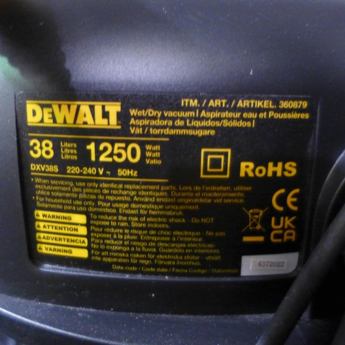 3013 - Dewalt 38L Wet / Dry Vacuum Cleaner   - This lot requires a UK adaptor     (327-106 )  * This lot is... 