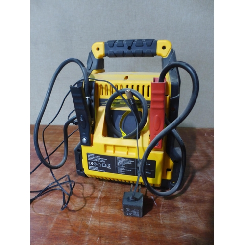 3033 - Cat Jump Starter 1200 Amp - No Box   - This lot requires a UK adaptor     (327-666 )  * This lot is ... 