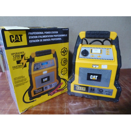 3040 - Cat Jump Starter 1200 Amp   - This lot requires a UK adaptor     (327-679 )  * This lot is subject t... 