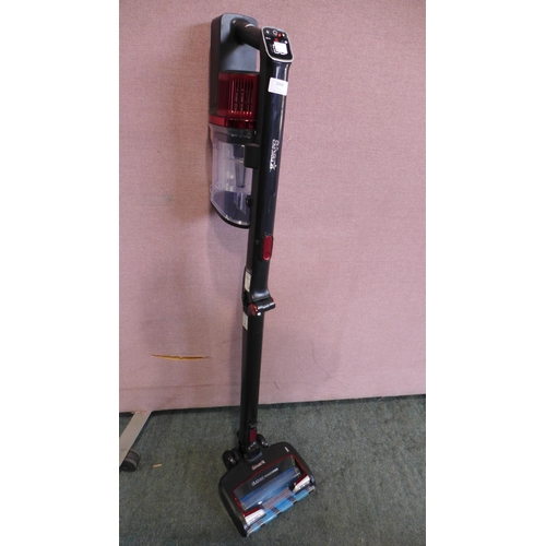 3048 - Shark Cordless Stick Vacuum Cleaner With Battery - Damaged Stick/ Wand  - This lot requires a UK ada... 