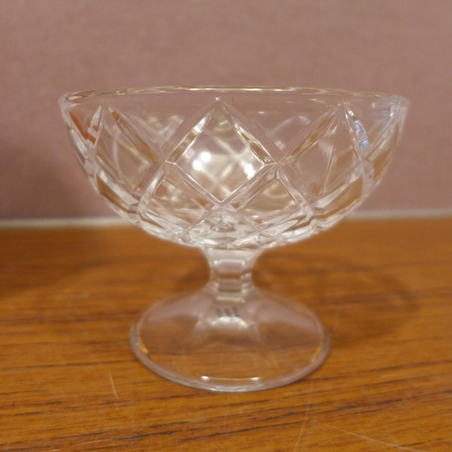 3072 - Dessert Cup Set   (327-439,105,110,118,119 )  * This lot is subject to VAT