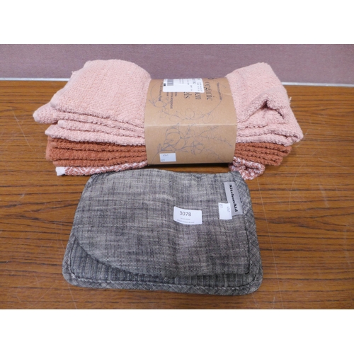 3078 - Willow Organic Kitchen Towels and Kitchen Aid Mitt Set       (327-451,464 )  * This lot is subject t... 