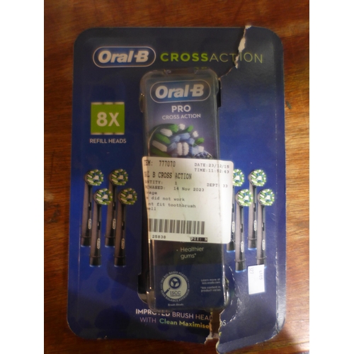 3098 - Oral-B Io6S Toothbrush and Oral B Cross Action Heads - This lot requires a UK adaptor    (327-210,23... 