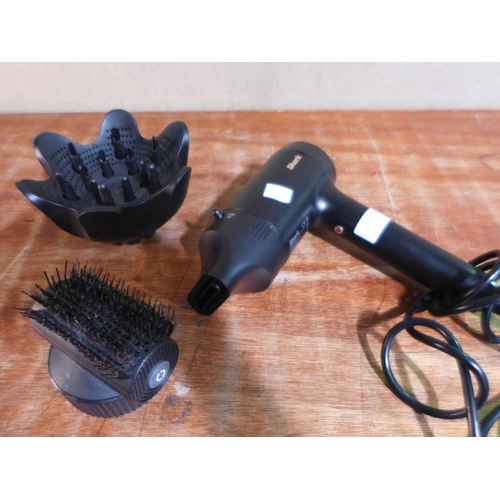 3101 - Shark Hair Dryer & Styler   - This lot requires a UK adaptor     (327-370 )  * This lot is subject t... 