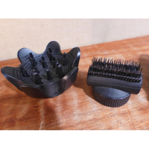 3101 - Shark Hair Dryer & Styler   - This lot requires a UK adaptor     (327-370 )  * This lot is subject t... 