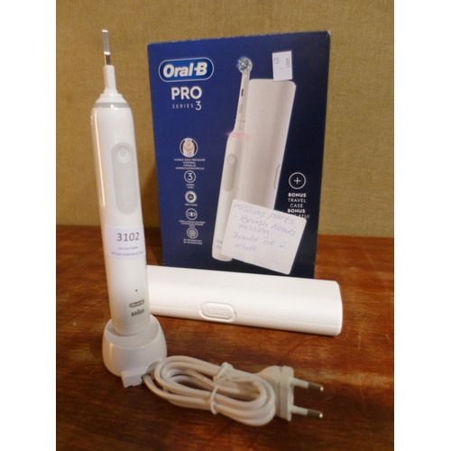 3102 - Oral-B Pro 3 Toothbrush - Device Only   - This lot requires a UK adaptor       (327-148 )  * This lo... 