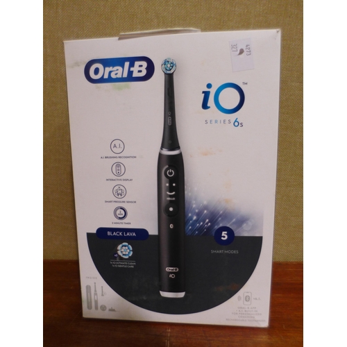 3103 - Oral-B Io6S Toothbrush - Device Only    - This lot requires a UK adaptor        (327-376 )  * This l... 