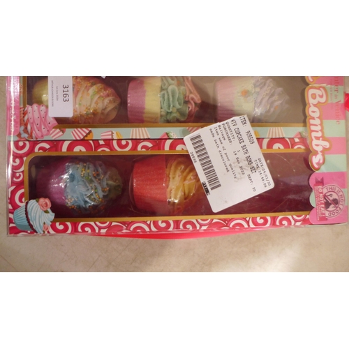 3163 - Winter In Venice Cupcake Bath Bomb Set (incomplete) (327-664 )  * This lot is subject to VAT