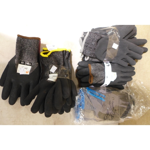 3169 - qty of mixed size/style work gloves And Wonder Wheels Cleaner   (327-519,520,539,540,541,658 )   * T... 