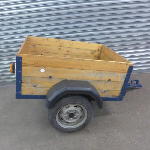 2323 - A metal frame and wooden board camping trailer (121cm x 90 cm x 50cm) with cover and trailer board w... 