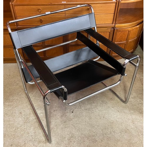 61 - A Wassily style chrome and black leather chair, manner of Marcel Breuer