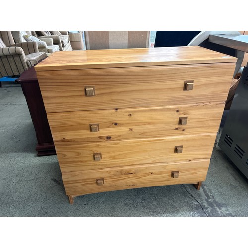 1524 - A pine four drawer chest