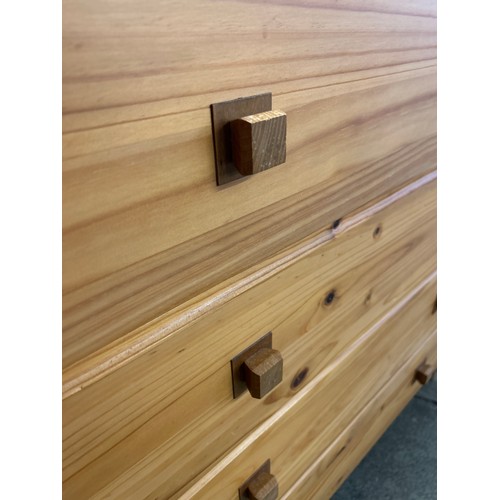 1524 - A pine four drawer chest