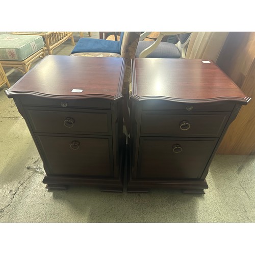 1523 - A pair of Silentnight three drawer bedside chests