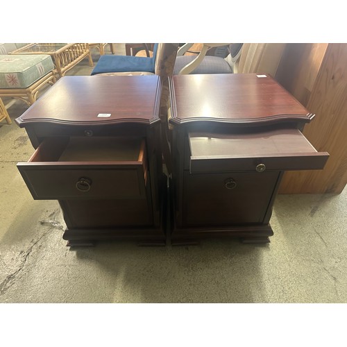 1523 - A pair of Silentnight three drawer bedside chests