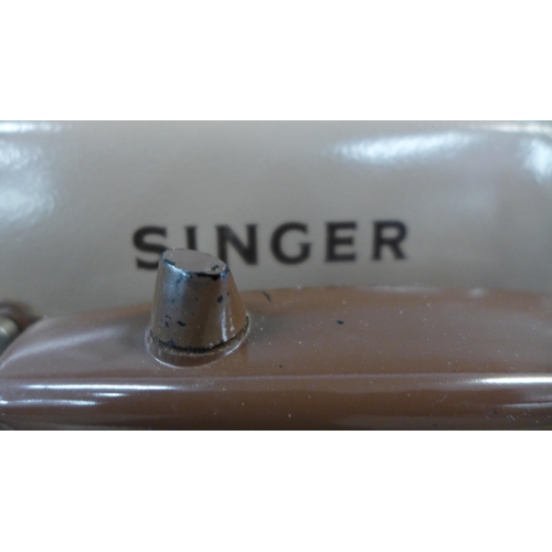 2431 - A vintage Singer CAT BZK 60-12 230v 75w electric sewing machine