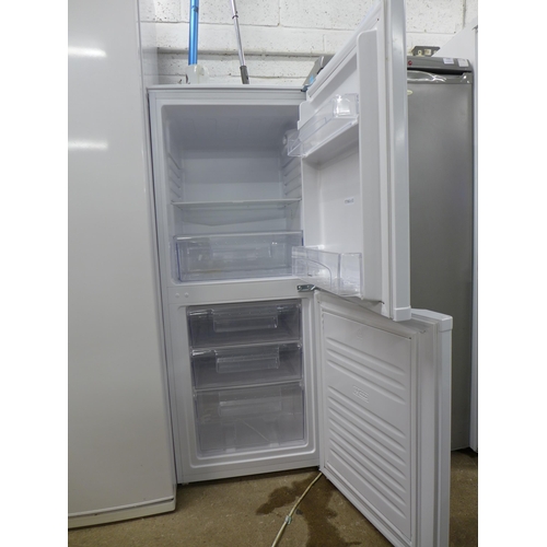 2257 - A Candy 60/40 (CSC1365WEN) fridge freezer