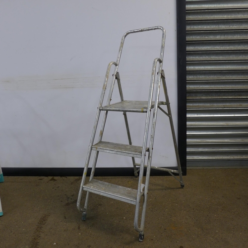 2292 - 4 step ladders - a 2 set safety ladder, a 2 rung step ladder, a 3 set safety ladder and a 3 rung ste... 