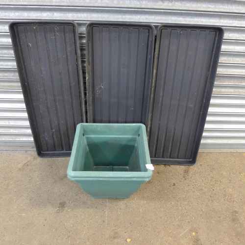 2302 - 3 planter trays and 2 square plastic planters