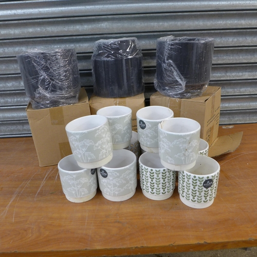 2337 - 4 black glazed planters - boxed, unused and 12 white glazed planters, used